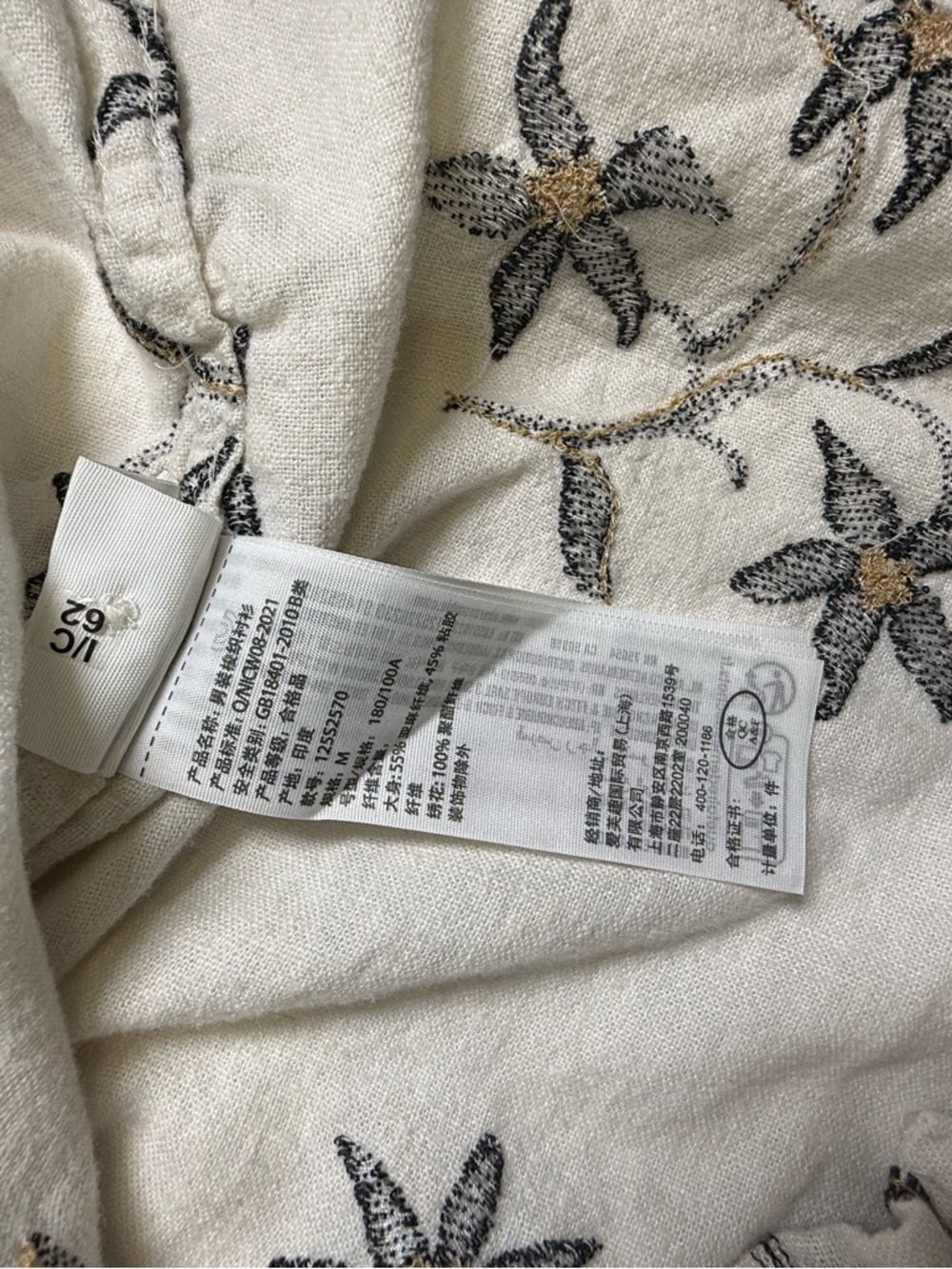 Abercrombie & Fitch White Linen Short-Sleeve Shirt with Black Floral Print - Picture 4 of 5